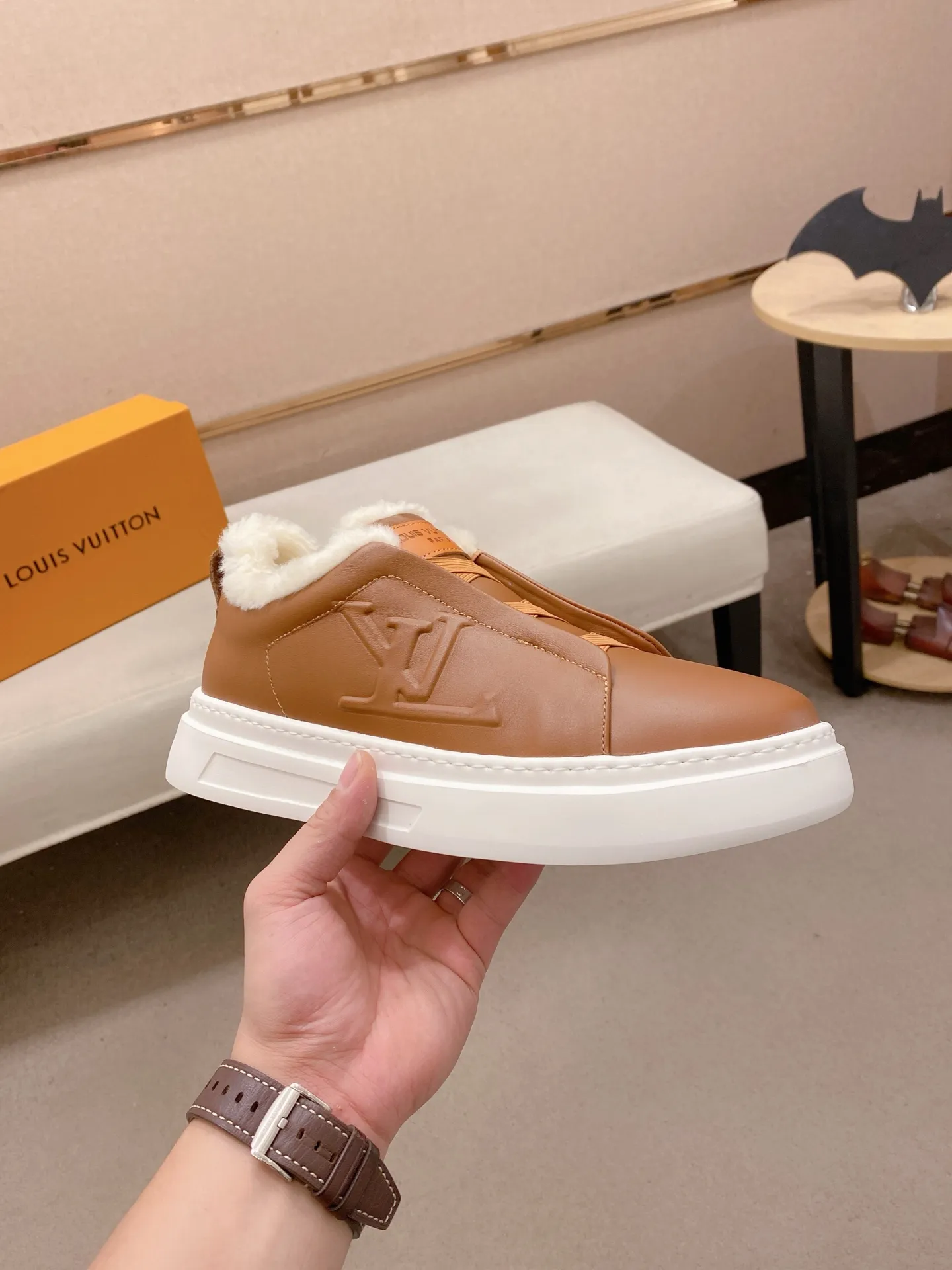 Factory price: 480💰🎉🎉LV~Louis Vuitton trendy men's shoes, new shipments, latest matching, same style as the official website, super high quality, best-selling season [strong][strong][strong] Selected first-layer cowhide, comfortable wool lining, original last, comfortable on the feet, wear-resistant rubber outsole, size: 38-44.